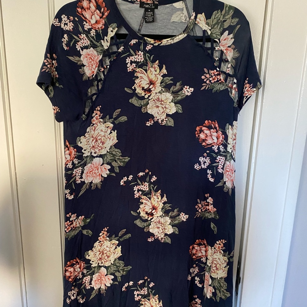 Mini dress with keyhole shoulders